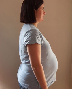 35 weeks pregnant belly