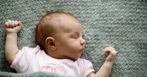 Read more about the article Baby Only Sleeps With Hair Dryer On Or In Hoover Noise