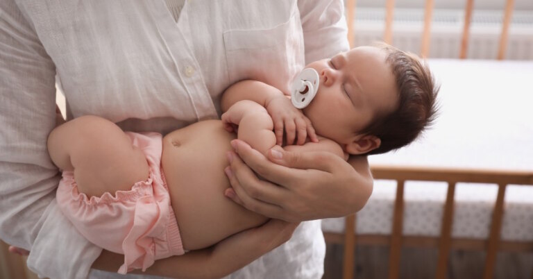 Read more about the article My 3-Month-Old Baby Only Wants Mom To Hold Her