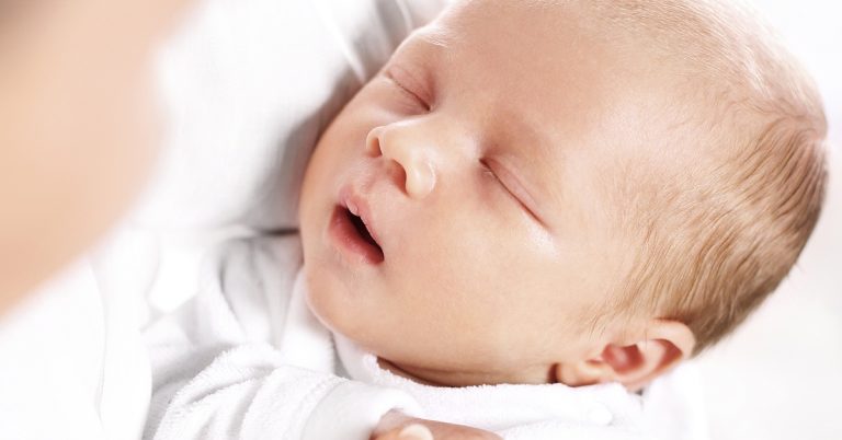 Read more about the article Baby Vomits Then Passes Out (Important Reasons You Need to Know)
