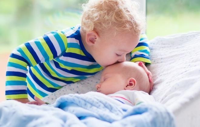Read more about the article 7 Tips If Sibling Hates The New Baby – Can I Make Them Bond?