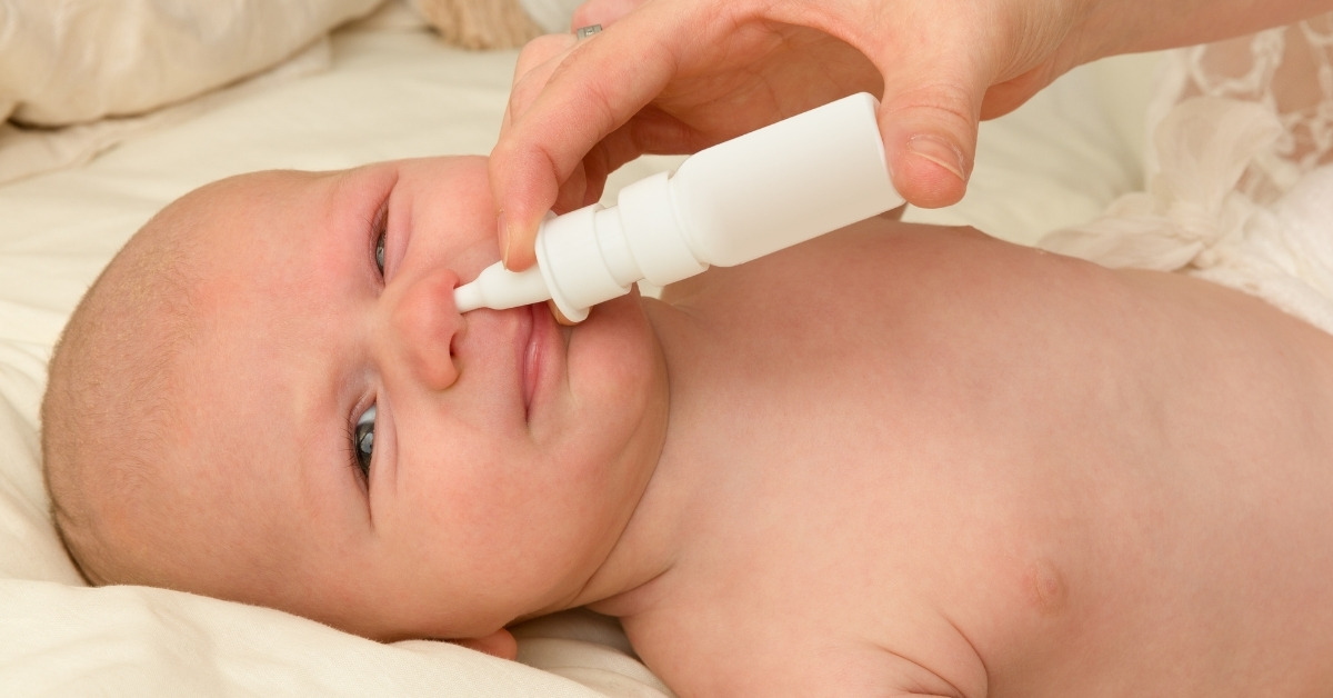 Как почистить нос новорожденному от козявок