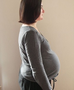 36 weeks pregnant belly in profile