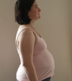 23 weeks pregnant belly