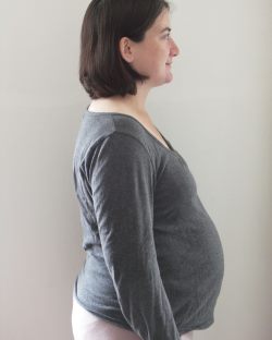 27 weeks pregnant belly