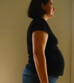 29 weeks pregnant belly
