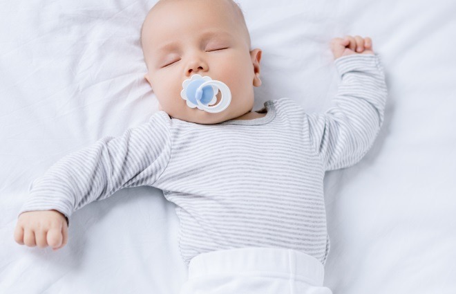 Read more about the article Baby Sleeps On Back? Flat Head, Choking, and Other Worries