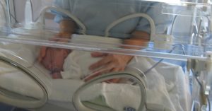 Read more about the article Premature Birth In Week 27: Terrifying But A Miracle (Birth Story)