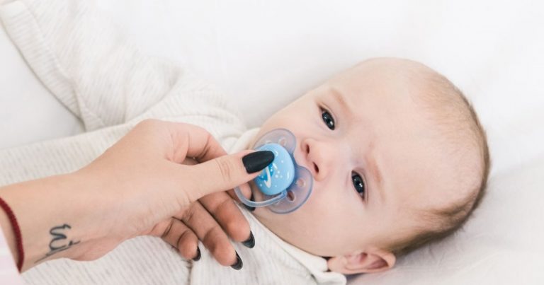 Read more about the article 12 Simple Tips To Get Your Baby To Take A Pacifier