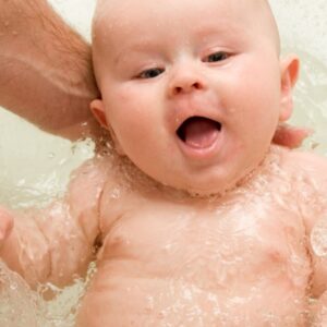 How To Bathe A Baby (In A Safe and Enjoyable Way)!