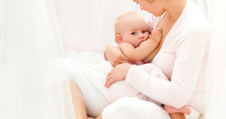 Read more about the article What to Eat While Breastfeeding For a Healthy Baby & Mom!