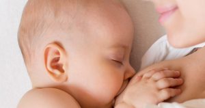 Read more about the article Dream Feeding Baby: Why, How to Make It Work, How To Stop