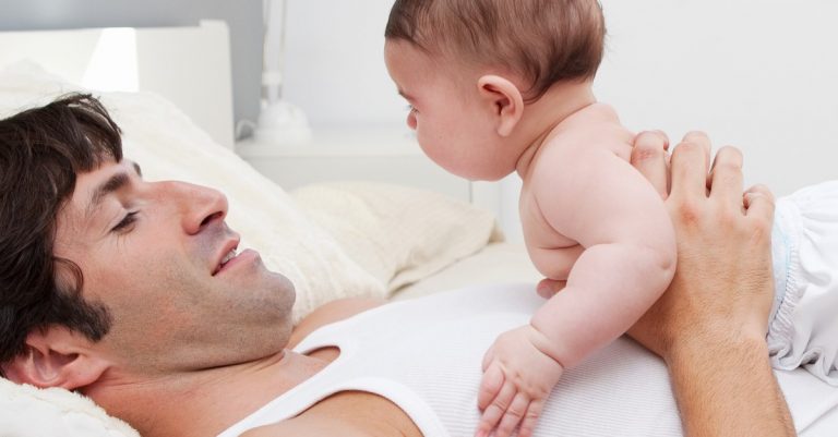 Read more about the article How To Play With A Newborn Baby? 3 Newborn Baby Activities