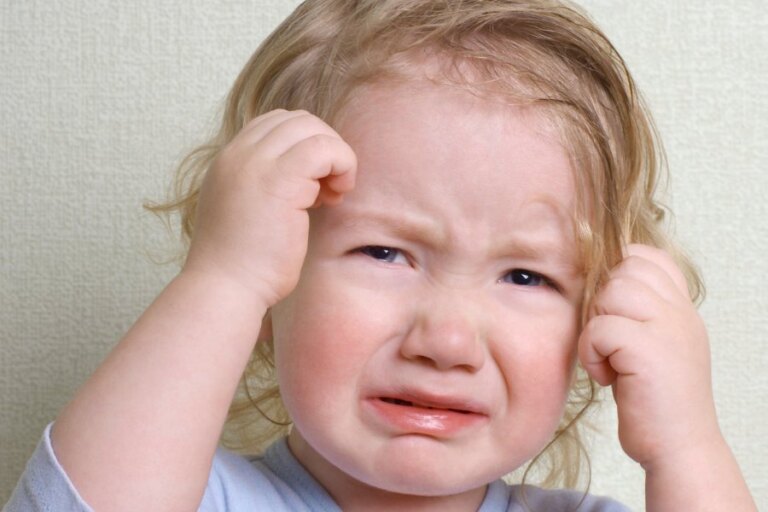 Why Do Babies Hit Themselves? 8 Reasons, How To Stop It