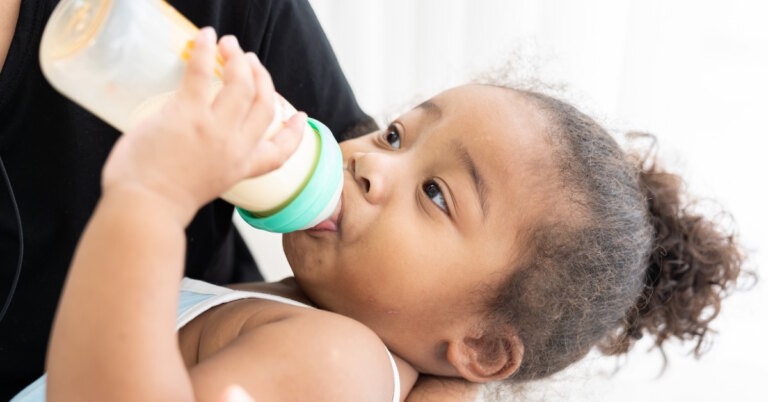 Read more about the article 15-Month-Old Baby Wants Bottle at Night: How Can I Stop It?!