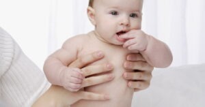 Read more about the article Why is my baby not pooping? Should I worry? Use remedies?