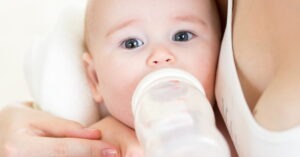 Read more about the article Ok To Give Water To a Baby? How to Avoid Water Intoxication