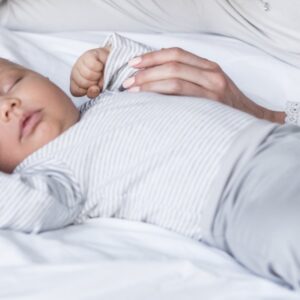 Poll: Who Attends to Your Baby at Night? +1000 Answers Now!
