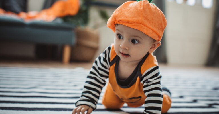 Read more about the article 11 Halloween Baby Costume Ideas to Keep Your Baby Happy