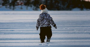Read more about the article 12 Outdoor Winter Activities for Toddlers With or Without Snow