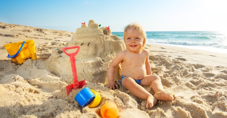 Read more about the article 16 Awesome Beach Activities for Toddlers